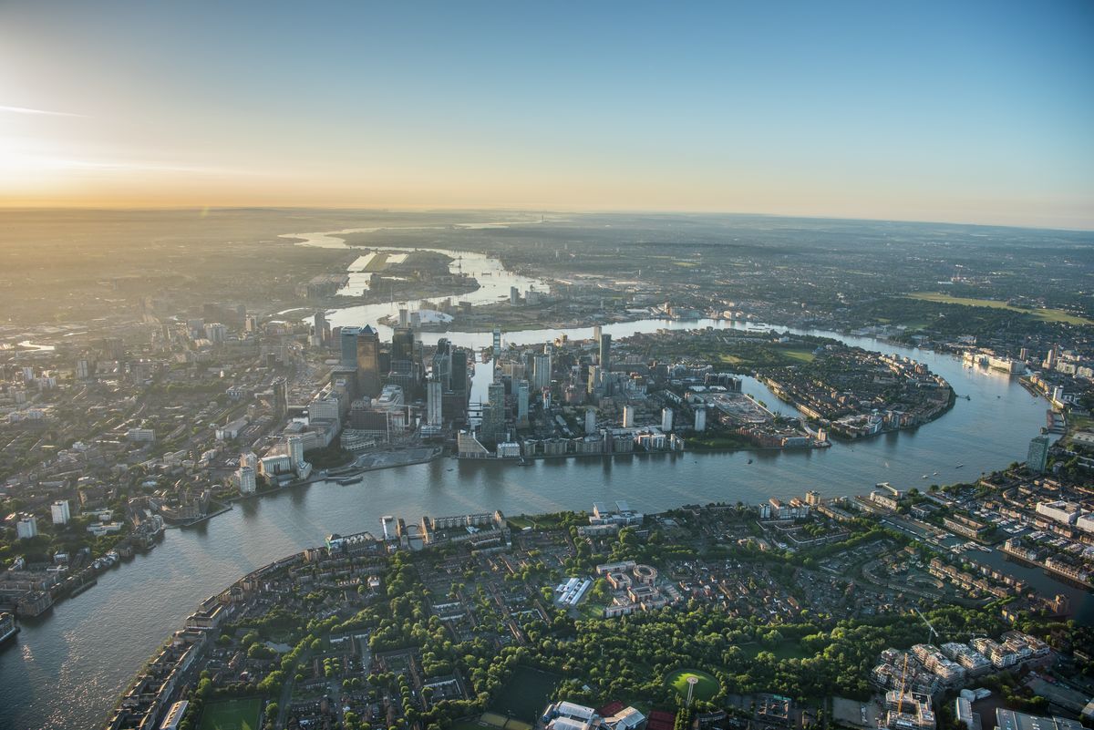 Aerial view of River Thames, Isle of Dogs, Canary Wharf, London. 1039
