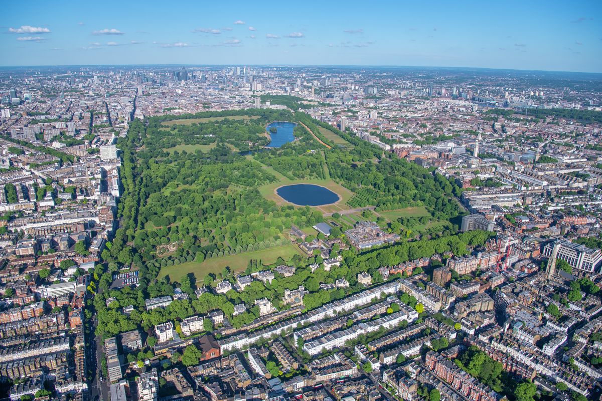 Aerial view of Kensington Palace, Kensington Gardens and Hyde Park, London. 362070